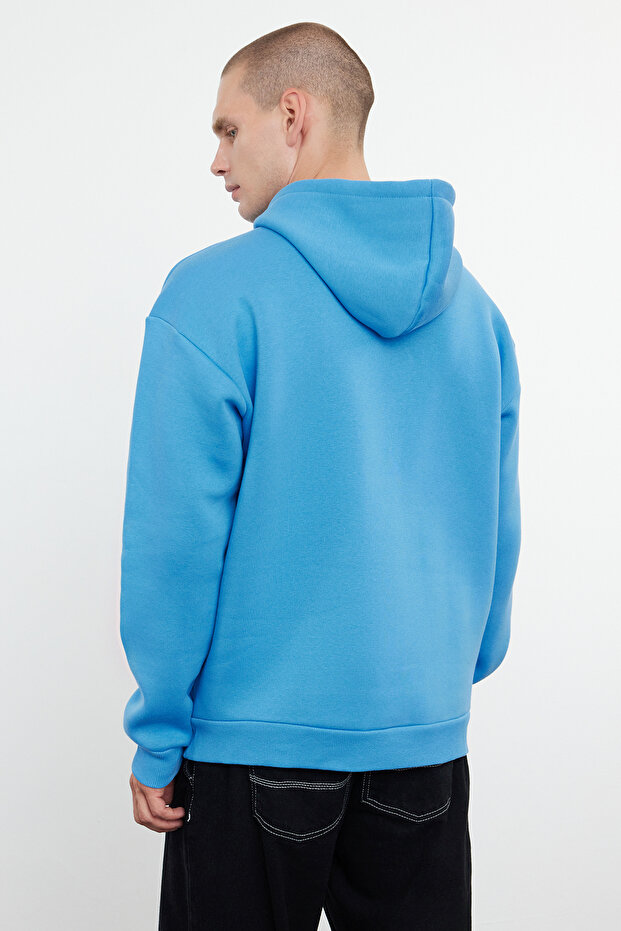 Mavi Oversize/Geniş Kesim Kapüşonlu Kabaran Baskılı İçi Polar/Sıcak Tutan Sweatshirt TMNAW25SW00037 - 5