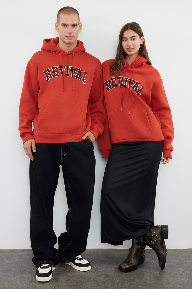 Kiremit Oversize/Geniş Kesim Kapüşonlu İçi Polar/Sıcak Tutan Pamuk Unisex Sweatshirt TMNAW22SW1462 - 1