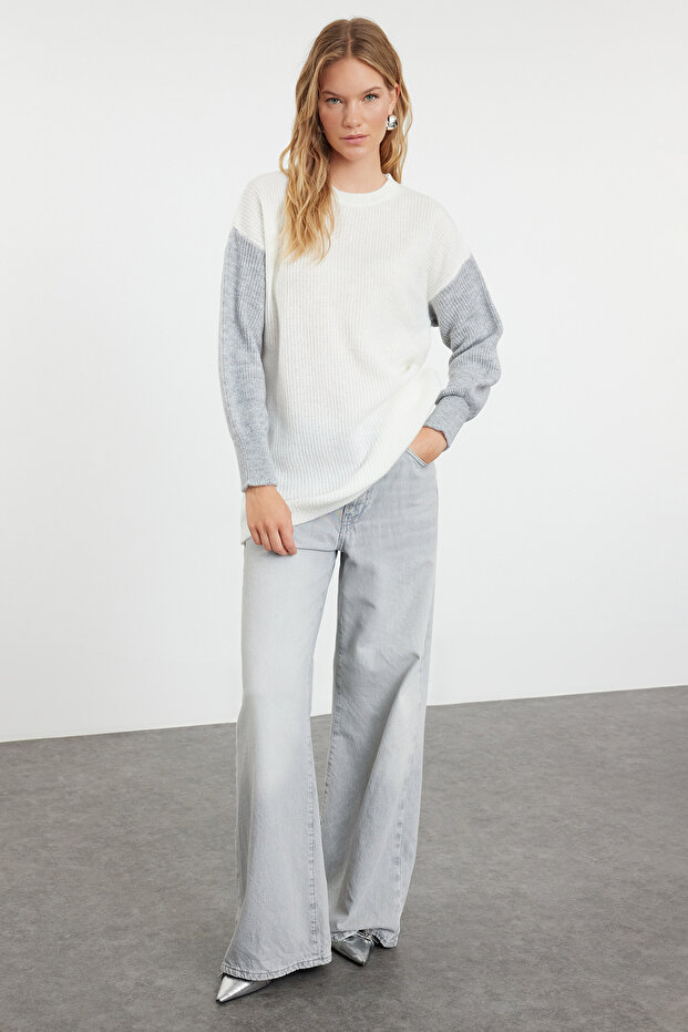 Sweter z dzianiny w szarym kolorze Thessaloniki - TCTAW25AK00004 - 2