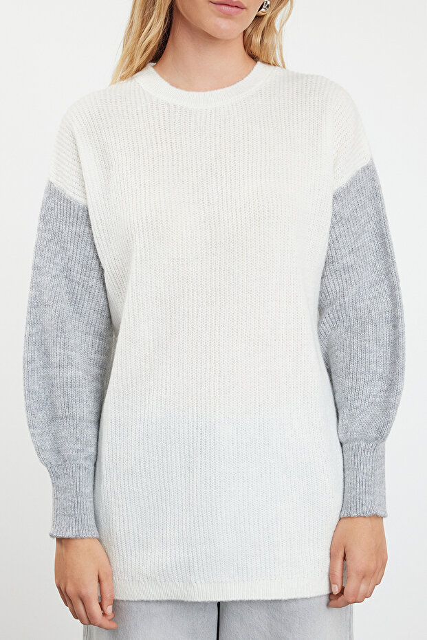 Sweter z dzianiny w szarym kolorze Thessaloniki - TCTAW25AK00004 - 3