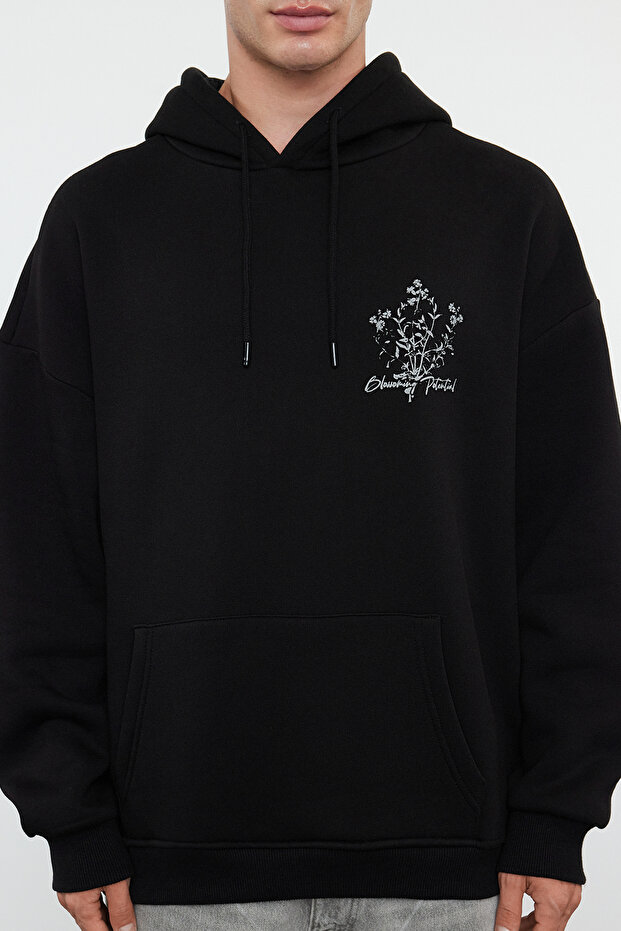 Siyah Oversize/Geniş Kesim Kapüşonlu Çiçek Baskılı İçi Polar/Sıcak Tutan Sweatshirt TMNAW24SW00100 - 3