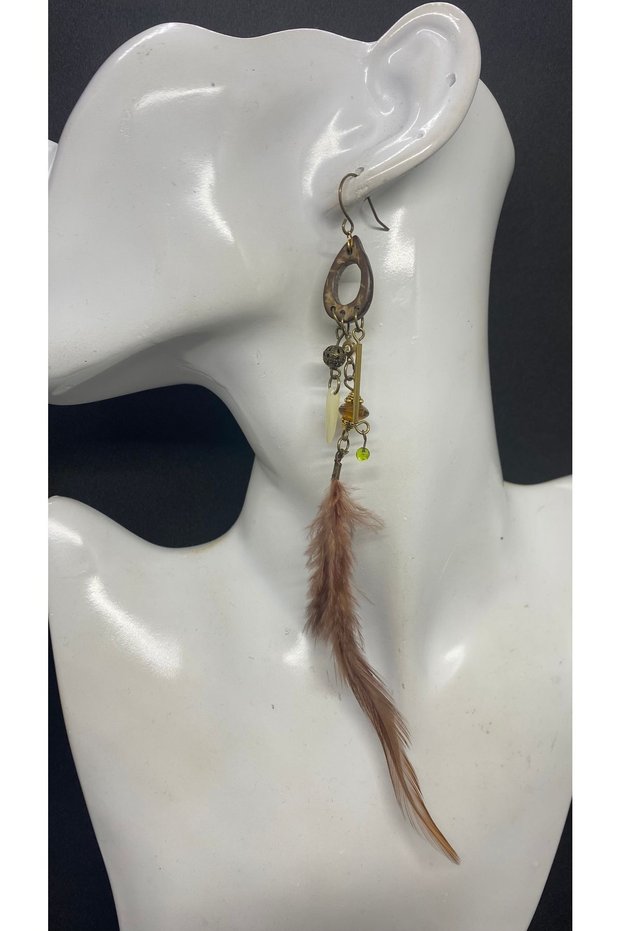Meat Made Coconat Pearl Mother of Pearl Stone Single Feather Earrings