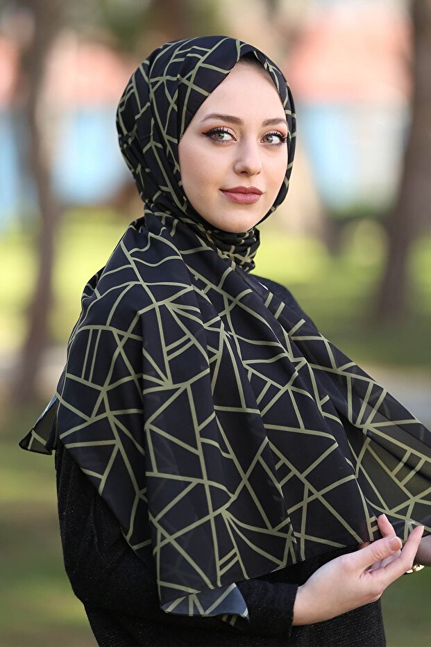 شال شيفون بنمط مثلث أسود (خفيف، فخم - خفيف الوزن)