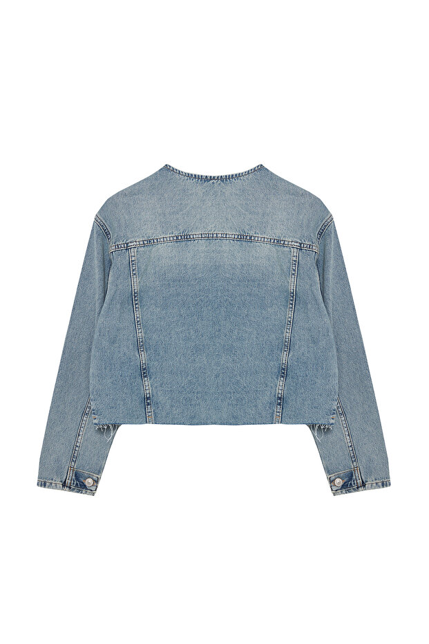 Mavi Soluk Efekt Vintage Yaka Detaylı Crop Denim Ceket TWOAW25CE00004 - 7