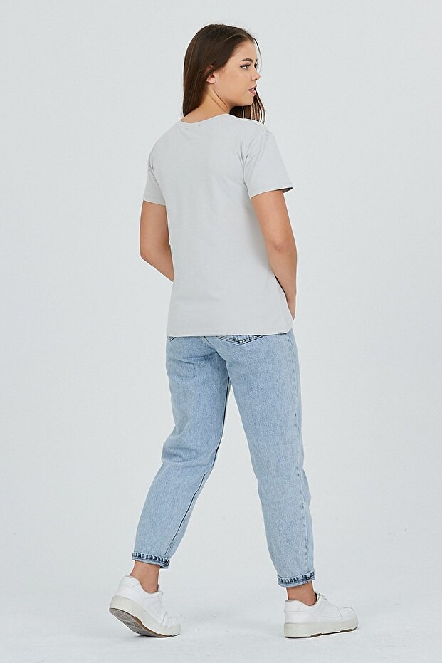 رمادي فاتح مطبوع من الأمام أساسي - 4