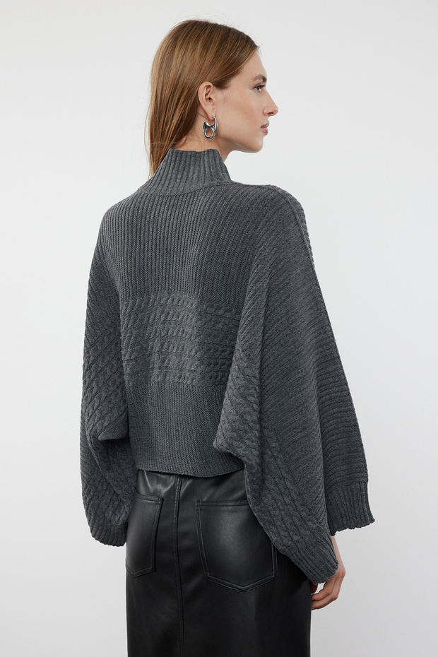 Anthrazitfarbener Crop Basic Haarstrickpullover TWOAW25KZ00258 - 5