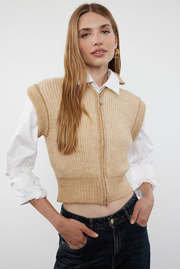 Beige Soft Textured Stand Collar Zippered Regular Knitwear Vest Twoaw25Ye00033