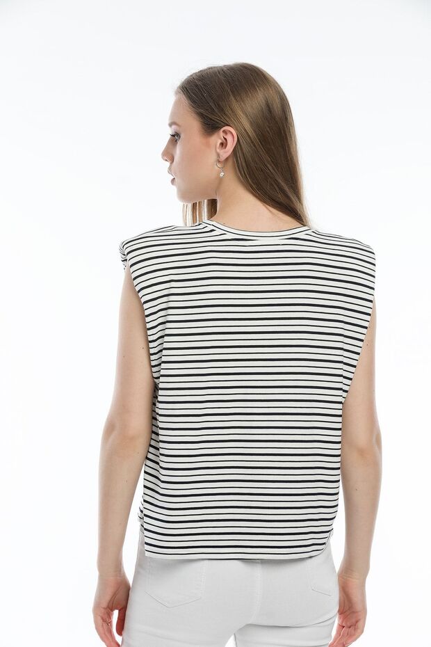 الأساسية المبطنة باللون الأبيض - 7