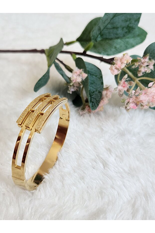 Silvery Ribbed Anti-Tarnish Steel Gold Color Bracelet