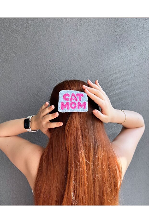 مشبك أوتوماتيكي أزرق اللون مصنوع يدويًا من Efsarstudio مكتوب عليه Cat Mom