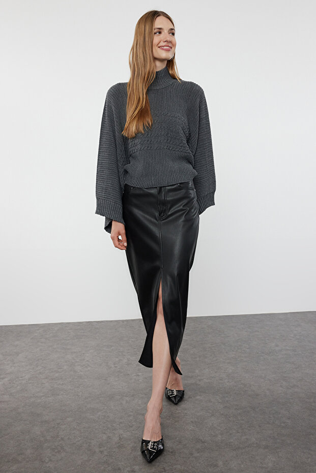 Anthrazitfarbener Crop Basic Haarstrickpullover TWOAW25KZ00258 - 2