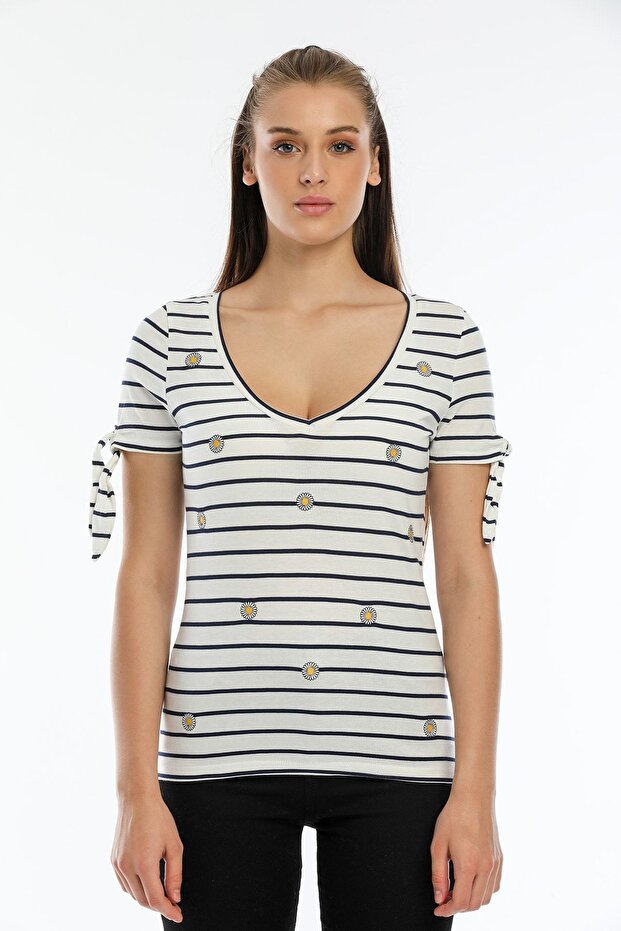 إكرو رقبة على شكل حرف V مخططة أساسية - 1