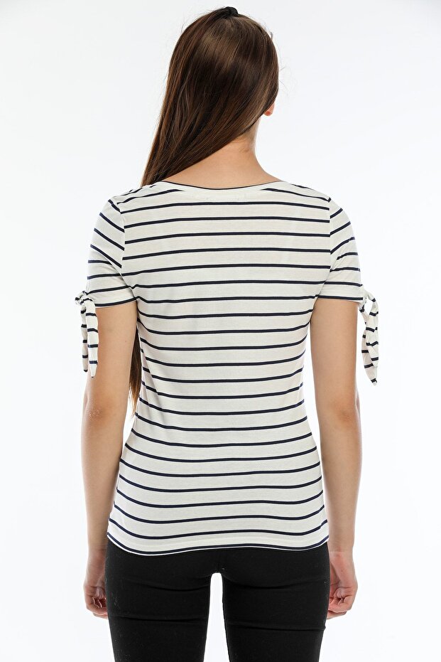 إكرو رقبة على شكل حرف V مخططة أساسية - 7