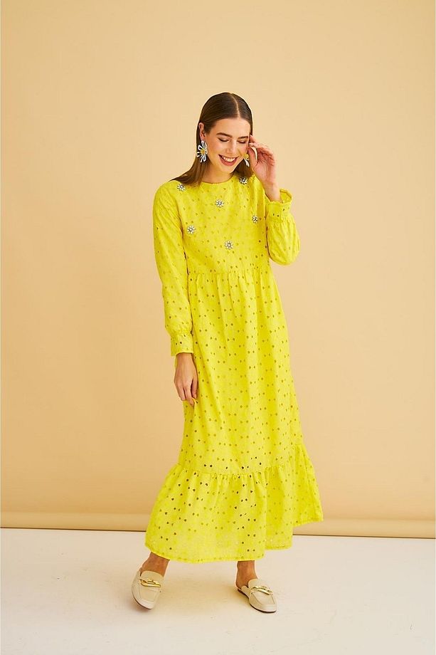 Hesna Taş Işlemeli Eteği Fırfırlı Oversize Sarı Brode Elbise - 4
