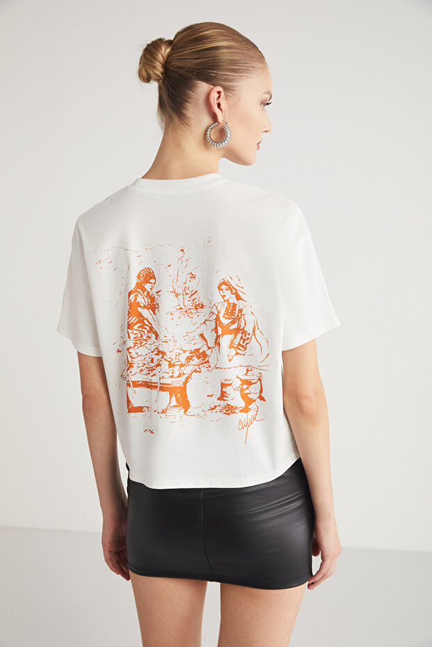 Fına Women's Regular Fit Crew Neck T-Shirt with Back Print Detail, 100% Organic Cotton, Ecru