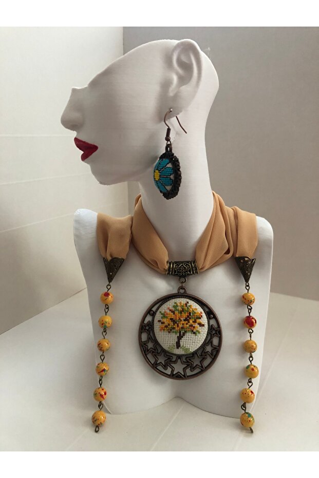 Kanaviçe işlemeli Fular kolye - 1