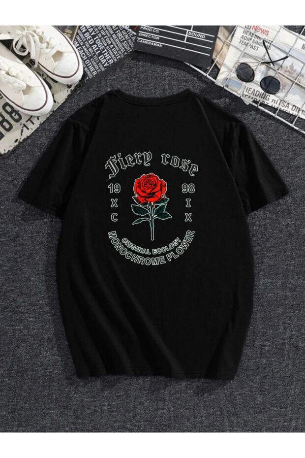 تيشيرت مقاس كبير للجنسين من Fiery Rose (وردة حمراء على الظهر)