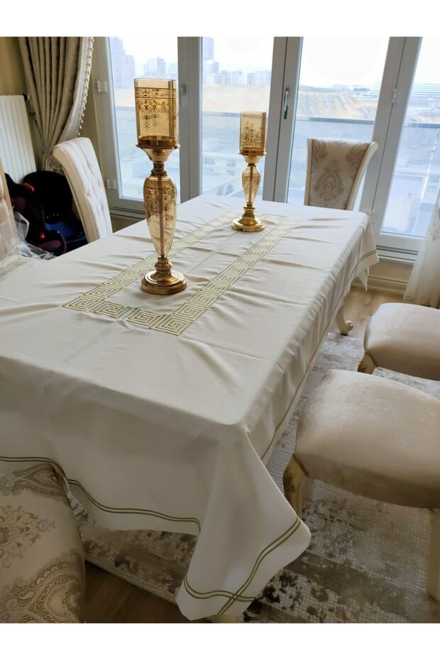Nakışlı Masa Örtösü - 3