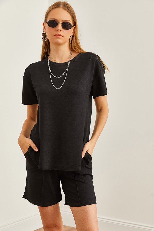Women's Black Top Oval T-Shirt Bottom Pocket Shorts Set Tkm- 19000303