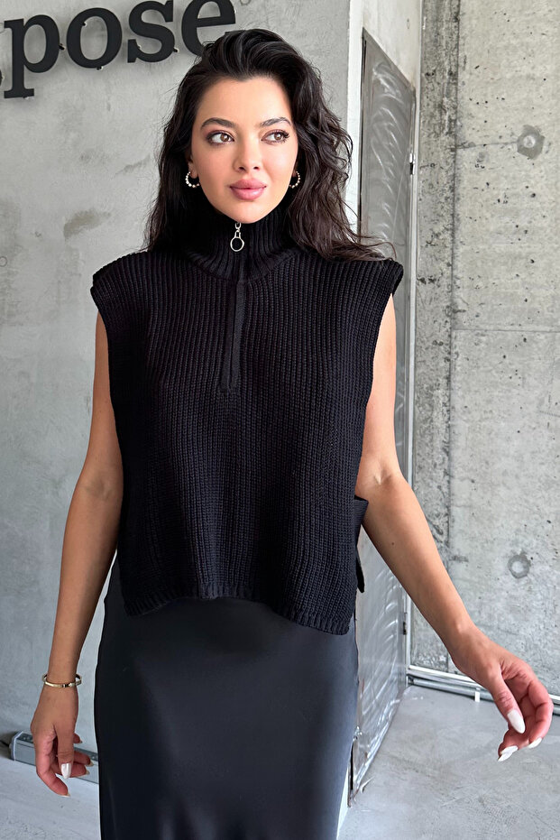 Women's Black Stand Collar Half Zipper Knitwear Sweater