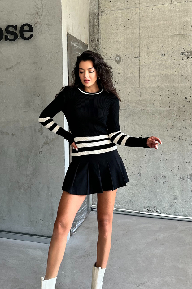 Schwarzer, dicker Strickpullover mit Streifen – Rundhalsausschnitt - 2