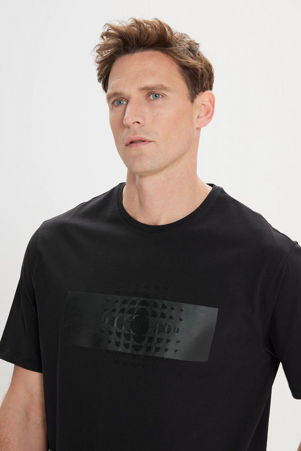 Modern Fit Rahat Kesim %100 Pamuk Baskılı Bisiklet Yaka Siyah Tişört - 4