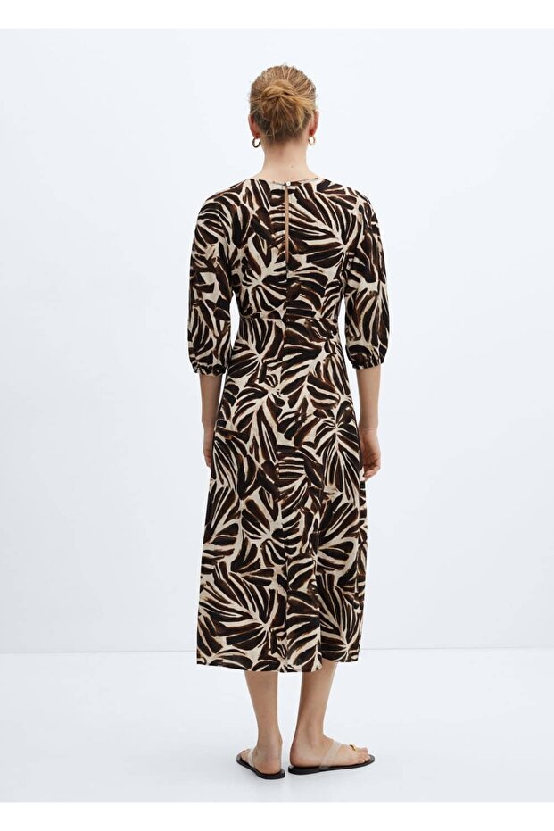 V yakalı desenli elbise - 4