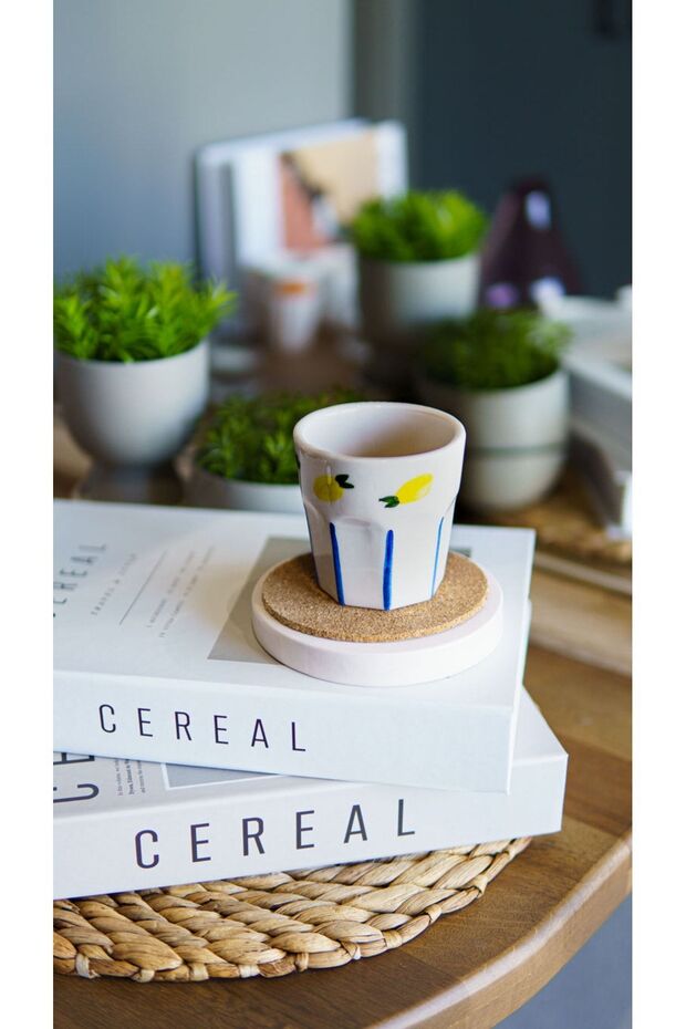 كوب مصنوع يدويًا من السيراميك بنمط الليمون - 3