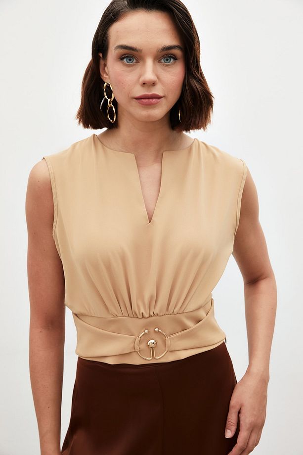 Toka Detaylı Kolsuz Bluz - CAMEL - 1