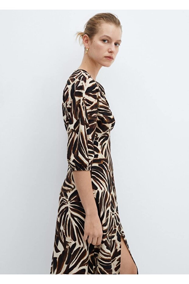 V yakalı desenli elbise - 1