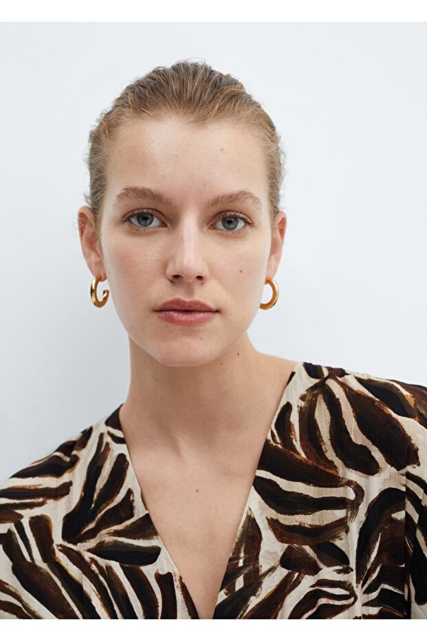 V yakalı desenli elbise - 8