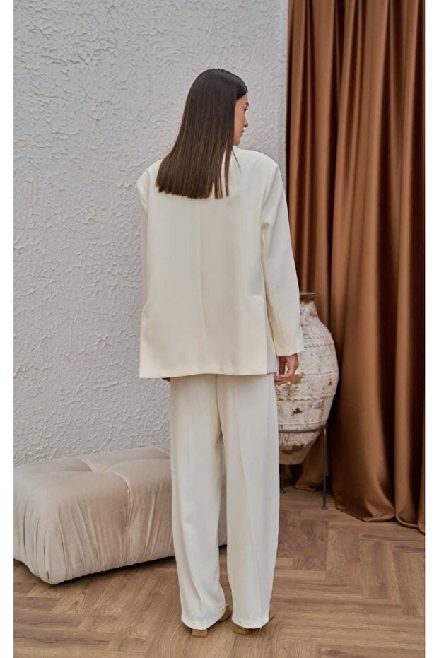 بنطلون سترة بأزرار ذهبية بيضاء كبيرة الحجم - 4