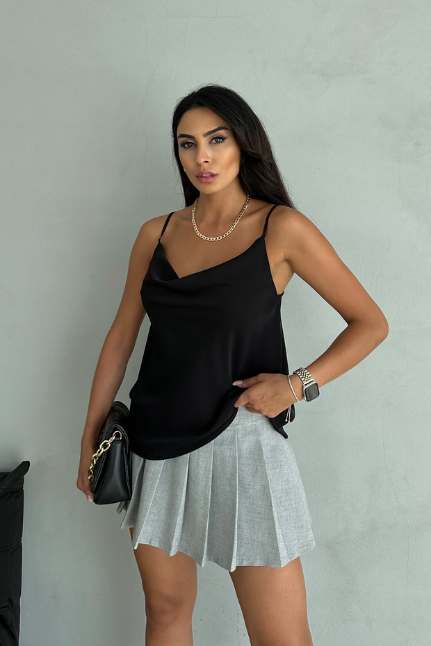 بلوزة بياقة بحزام أسود قابل للتعديل