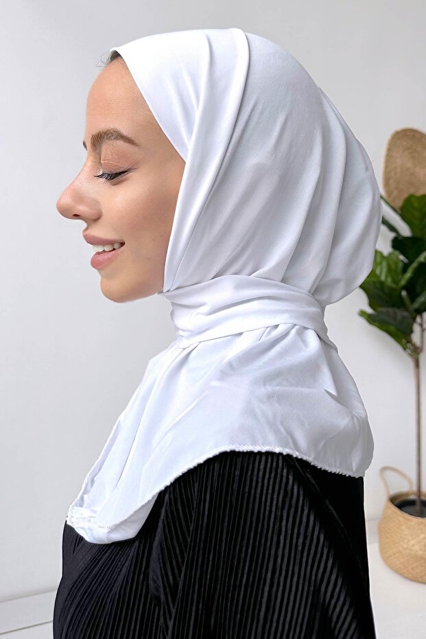 غطاء محرك السيارة الأبيض - 2