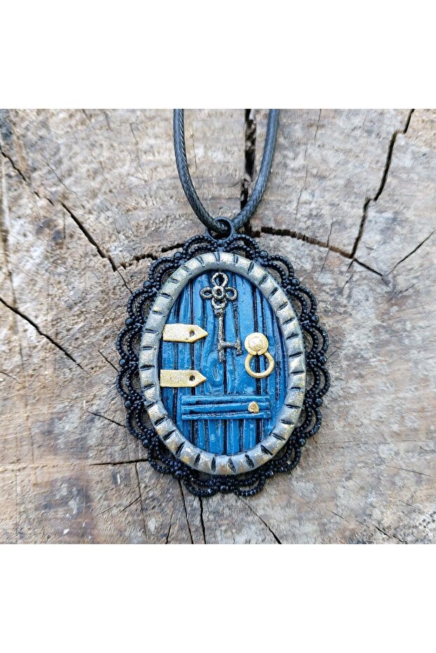 Özel El Yapımı Hobbit Kapı Kolyesi, Mavi Renkli Anahtar Detaylı Polimer Kil Madalyon Kolye - 1