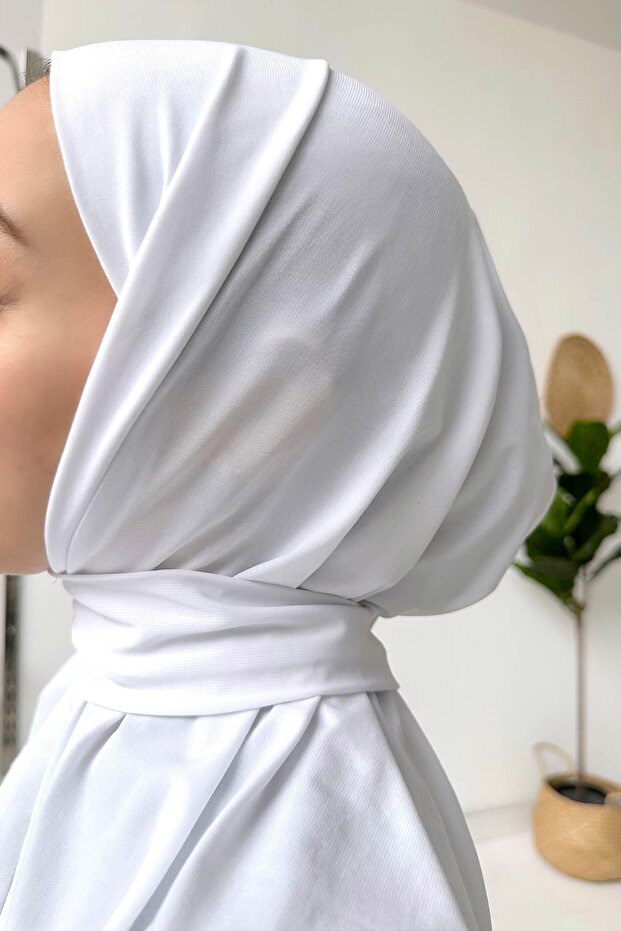 غطاء محرك السيارة الأبيض - 3