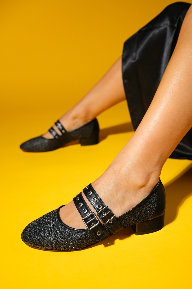 Lapis Black Straw Women's Low Heeled Shoes