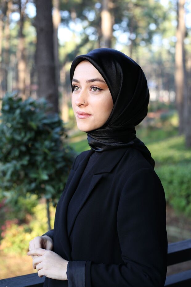 وشاح حجاب كريستال عادي مقاس 95 × 95 سم