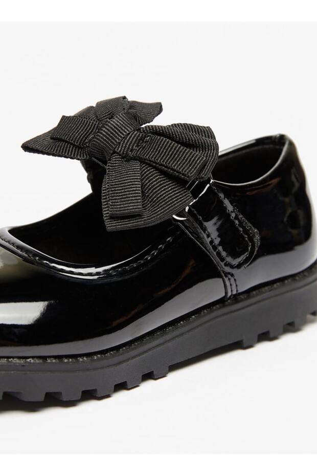 Solid Mary Jane Shoes with Bow Accent - 4