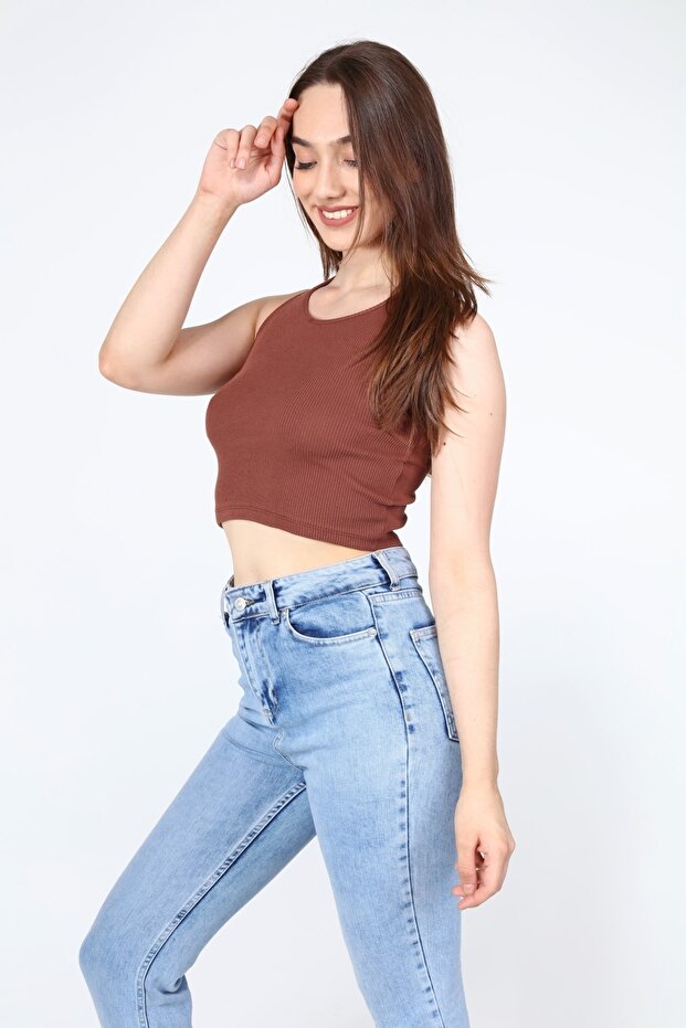 بلوزة قصيرة باللون البني رامبو - 3