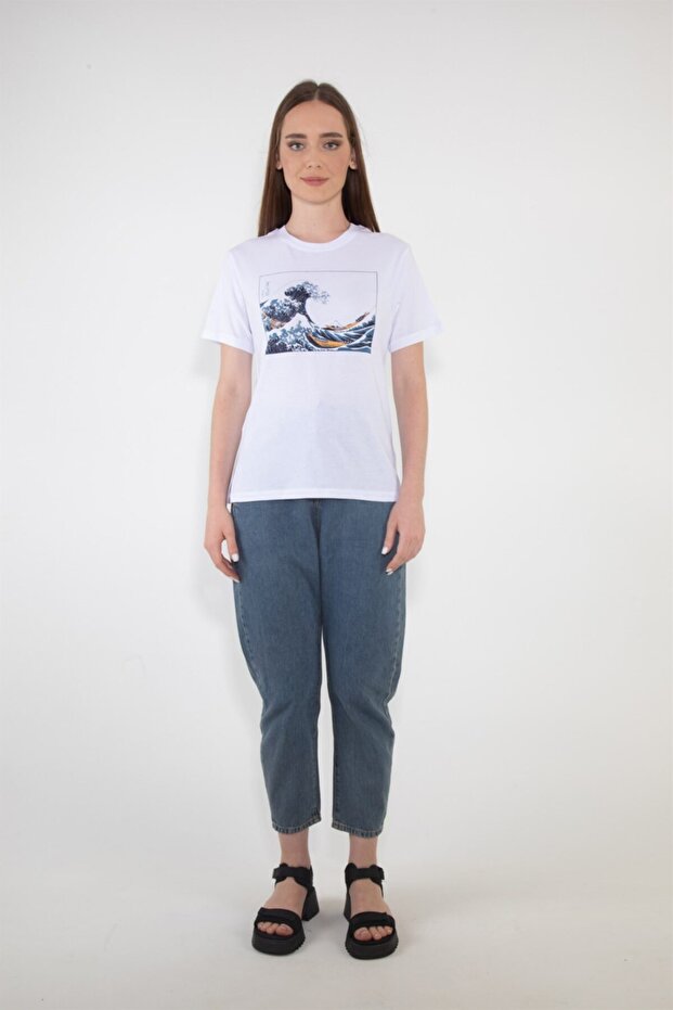 Women's Black Wave Printed Standard T-Shirt T5145224