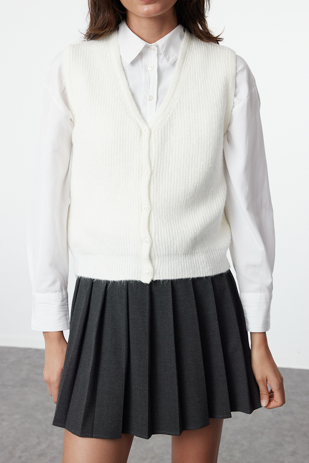 V-Neck Ecru Crop Vest - Soft Texture, Buttoned, Regular Fit Twoaw25Ye00019 - 4