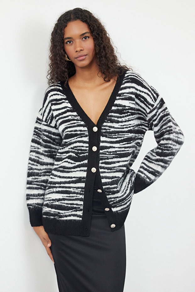Siyah Yumuşak Dokulu Zebra Desenli Triko Hırka TWOAW25HI00239