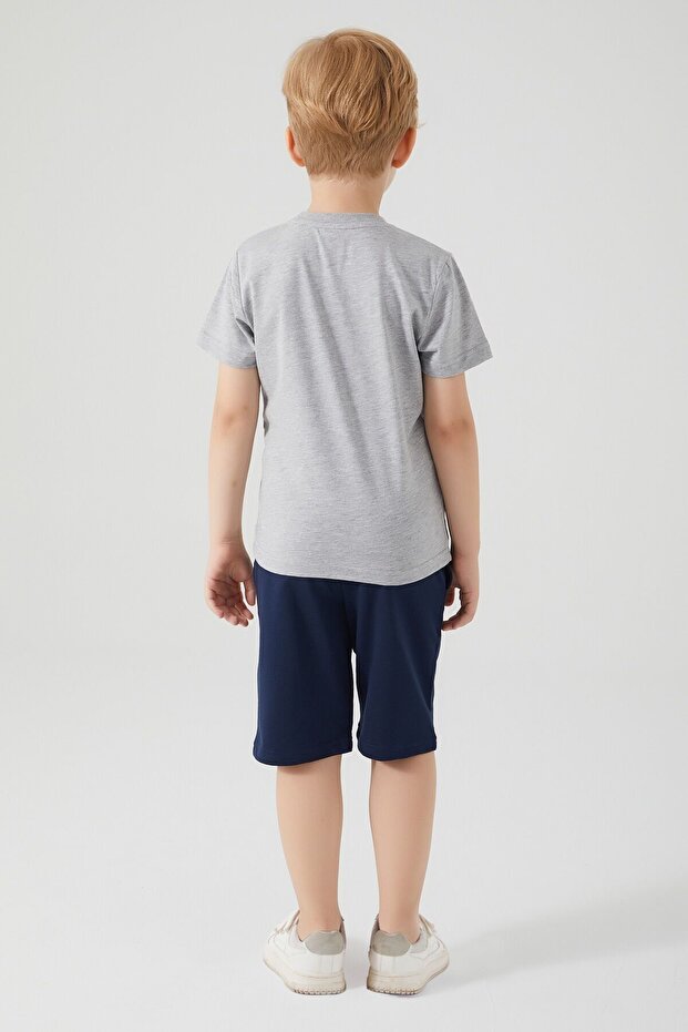 بدلة برمودا للأولاد باللون الرمادي من Marvel Comics - 3