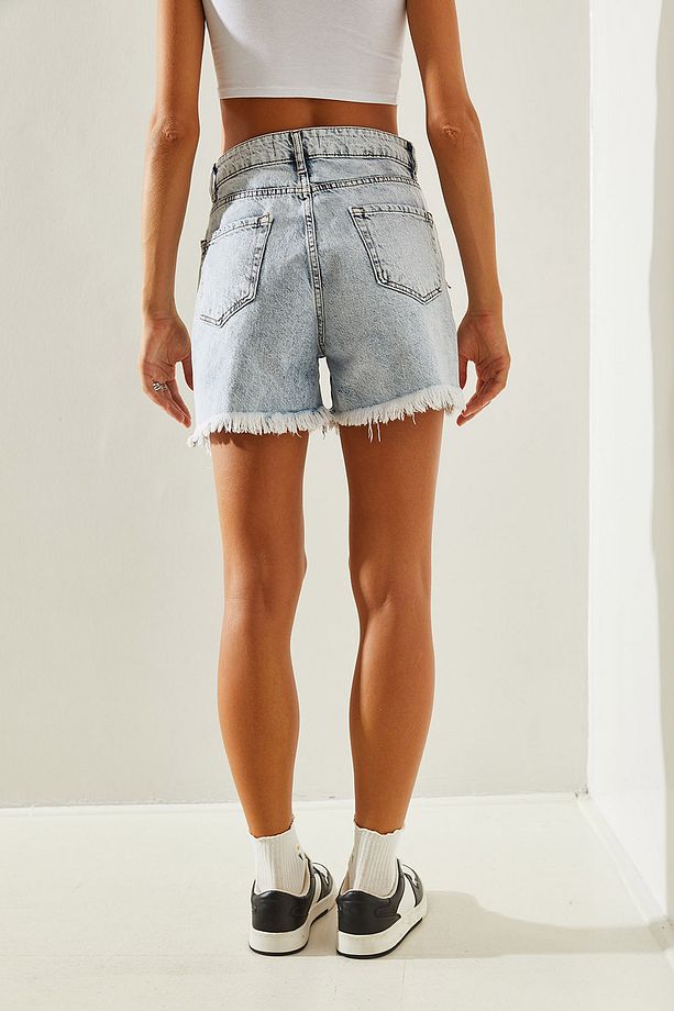 Kadın Parlak Bakır Düğmeli Yırtık Püskül Detaylı Kar Yıkama Denim Şort 60251195 - 4