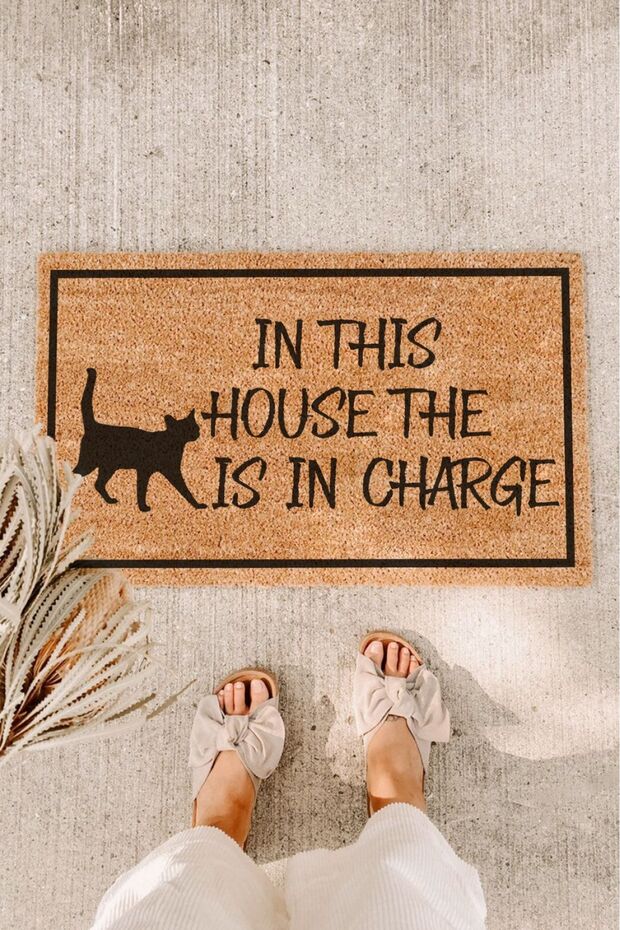 In This House Koko Door Mat with Cat Figure