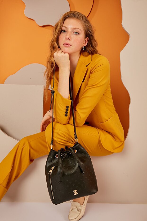 Women's Black Floater Shoulder Bag 05Po22Y1544