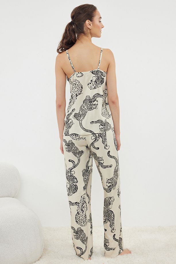 Krem Kaplan Desenli İp Askılı Viskon Dokuma Pijama Takımı THMSS24PT00127 - 5