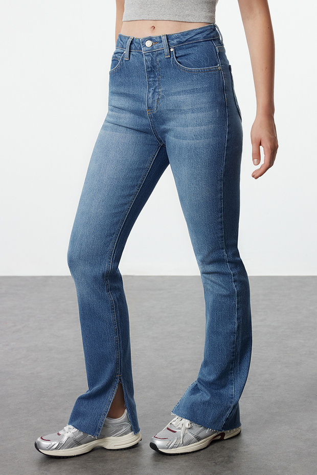 Lacivert Yırtmaçlı Yüksek Bel Comfort/Esnek Flare İspanyol Paça Jeans TWOAW22JE0382 - 8