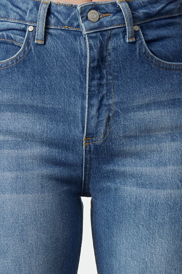 Lacivert Yırtmaçlı Yüksek Bel Comfort/Esnek Flare İspanyol Paça Jeans TWOAW22JE0382 - 9